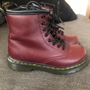 💯authentic dr. Martens 9c